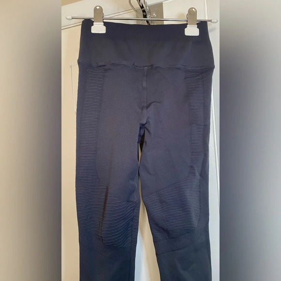 NWT Spiritual Gangster Textured Dark Gray Leggings Size XS/S - Picture 4 of 7